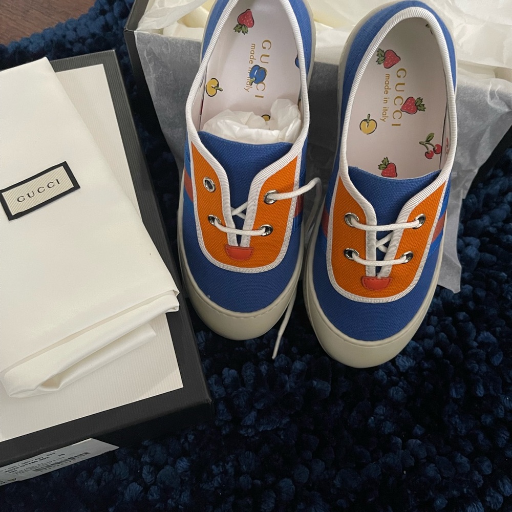 - Little kids Gucci sneakers